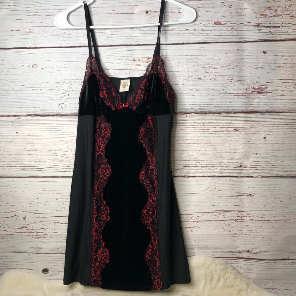 In Bloom Small Spaghetti Strap Nightie Black